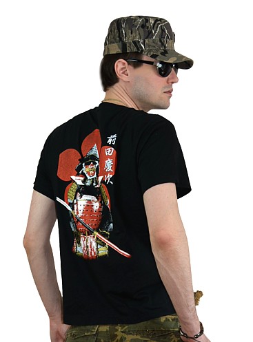 японская мужская футболка с изображением самурайских доспехов и герба клана МАЕДА