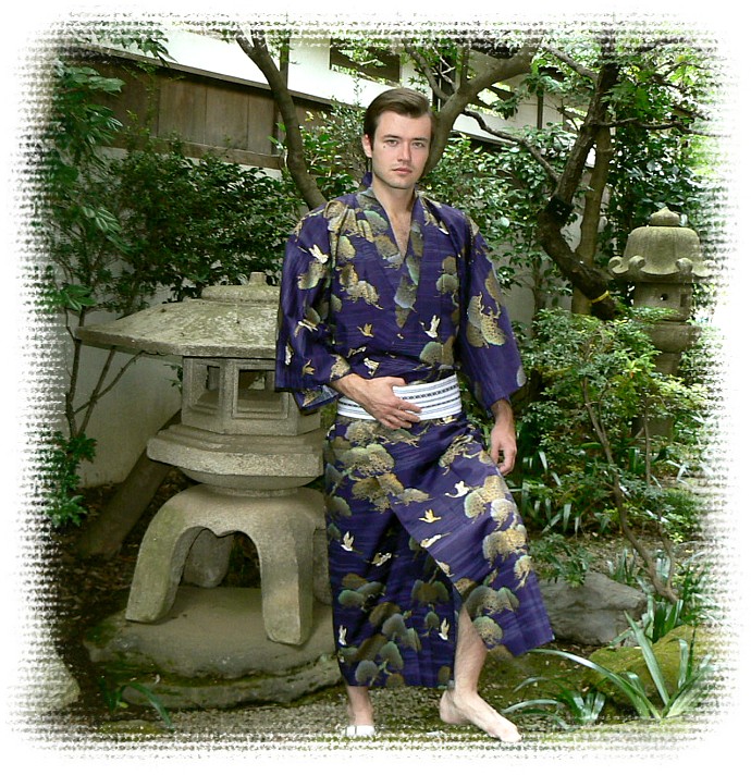 японское традиционное кимоно из хлопка