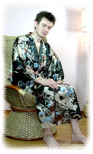 японское современное мужское кимоно из шелка