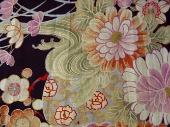 рисунок на шелковой ткани японского кимоно эпохи Мэйдзи