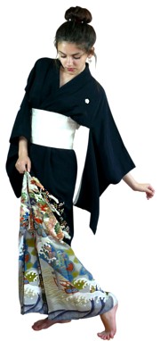 японское старинное кимоно с росписью и вышивкой