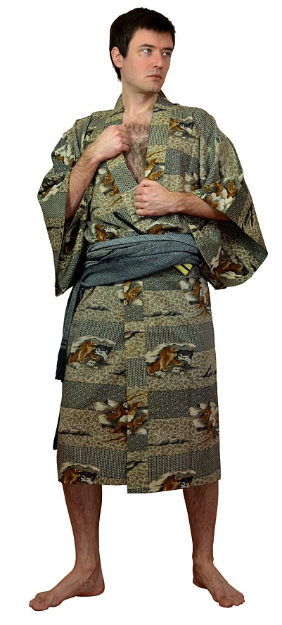 японское традиционное мужское кимоно и пояс оби из шелка