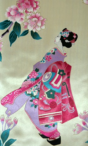 рисунок ткано женского халата-кимоно из иск. шелка