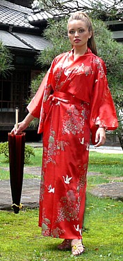 японское шелковое кимоно - дорогой подарок женщине