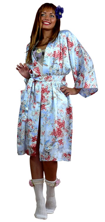 японское шелковое короткое кимоно для девушки