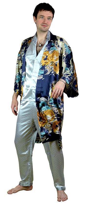 Мужской шелковый короткий халат- кимоно, сделано в  Японии