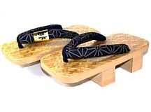 традиционная японская деревянная обувь гэта