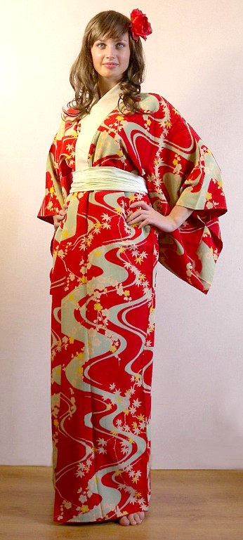 японское шелковое старинное кимоно