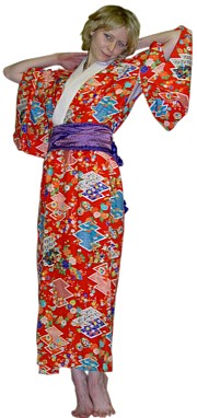 японское шелковое кимоно молодой девушки