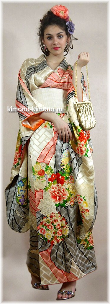 шелковое японское традиционное кимоно молодой девушки, 1970-е гг.
