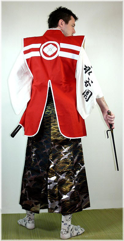 японская традиционная одежда самурая: хакама, кимоно,  куртка дзимбаори