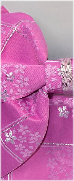 деталь рисунка ткани японского пояса оби для женского кимоно
