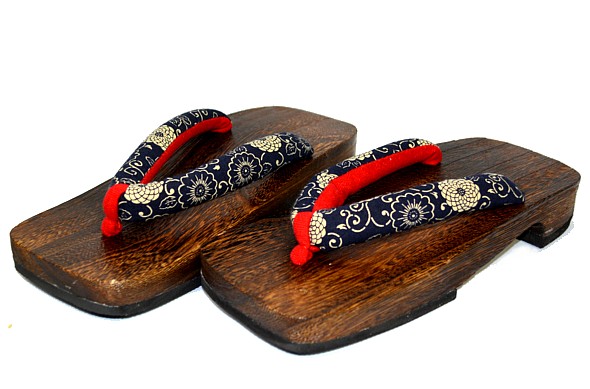 гэта, японская традиционная обувь из натурального дерева